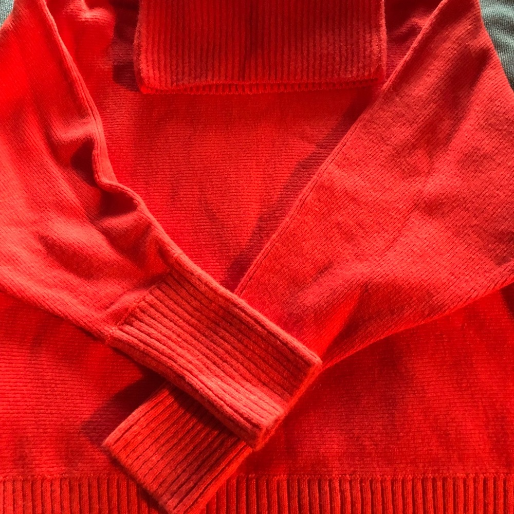 Tuttle neck sweater